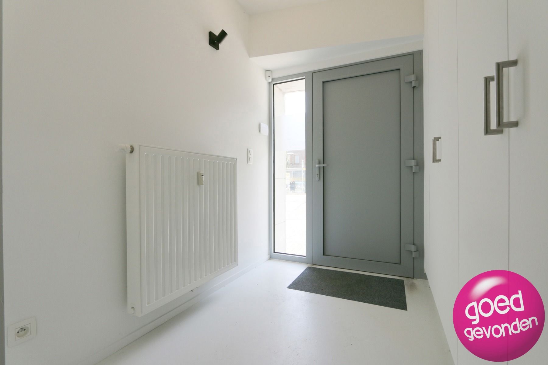PLUG-IN modern kantoor + veel passage foto 34