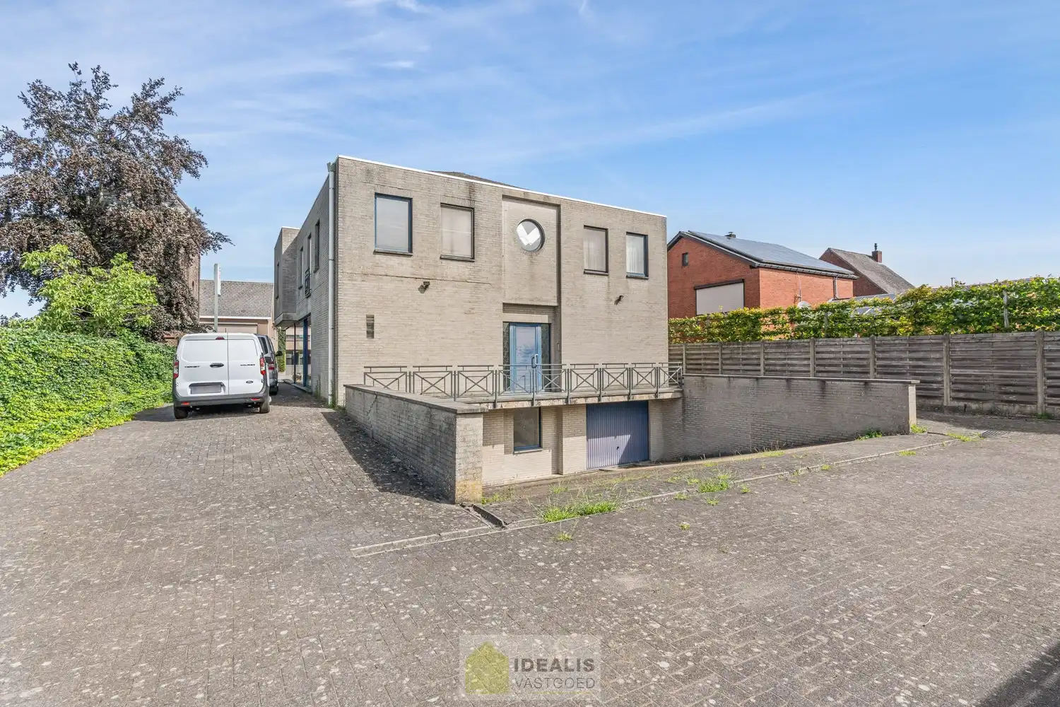 IDEALIS VASTGOED – Handelsruimte/showroom met 2 appartementen gelegen op een perceel van 6a 47ca op een commerciële zichtlocatie op het ‘Lindel’. foto 7