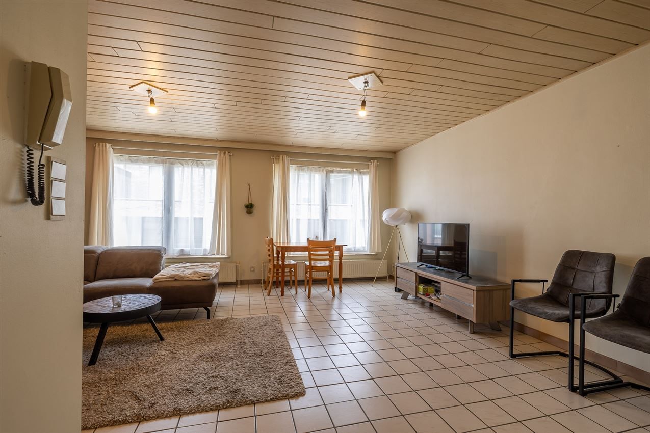 Verzorgd gebouw met handelszaak en 2 apt foto 20