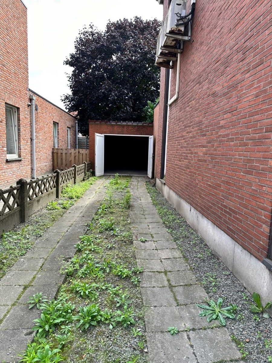 Betonnen garage aan de rand van het centrum foto 3