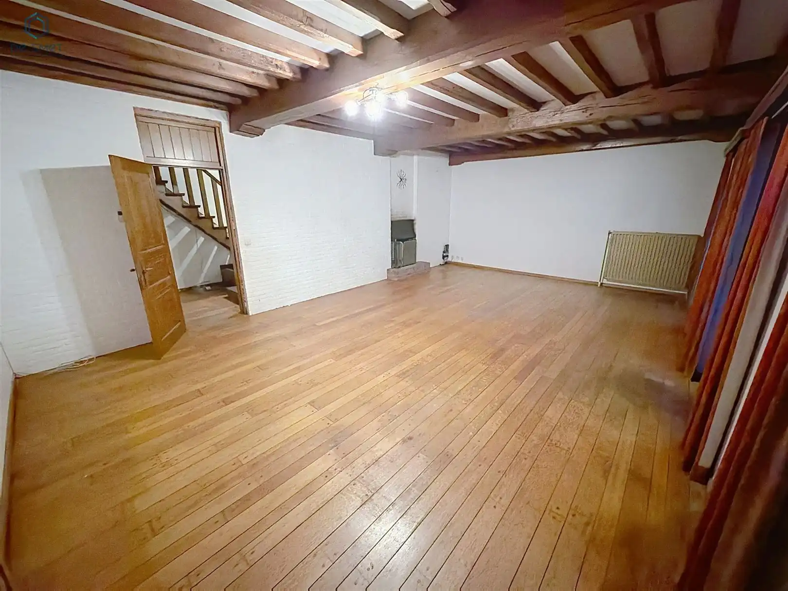 Te renoveren woning met 4 slaapkamers, garage en tuin op toplocatie in Denderleeuw foto 3