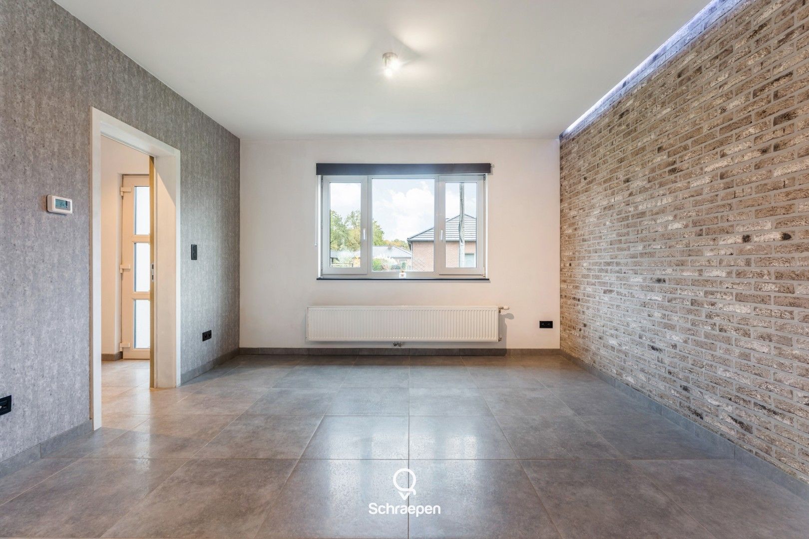 Karaktervolle woning met 2 slpks op een perceel van circa 8,5 are te Genk! foto 5