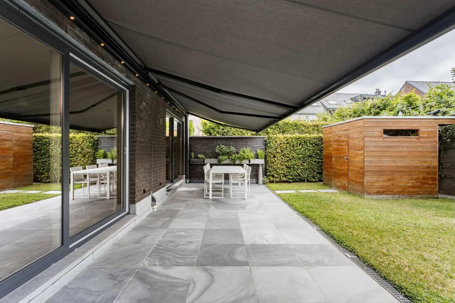 Gelijkvloers app. met tuin en 2 ondergrondse staanplaatsen foto 19
