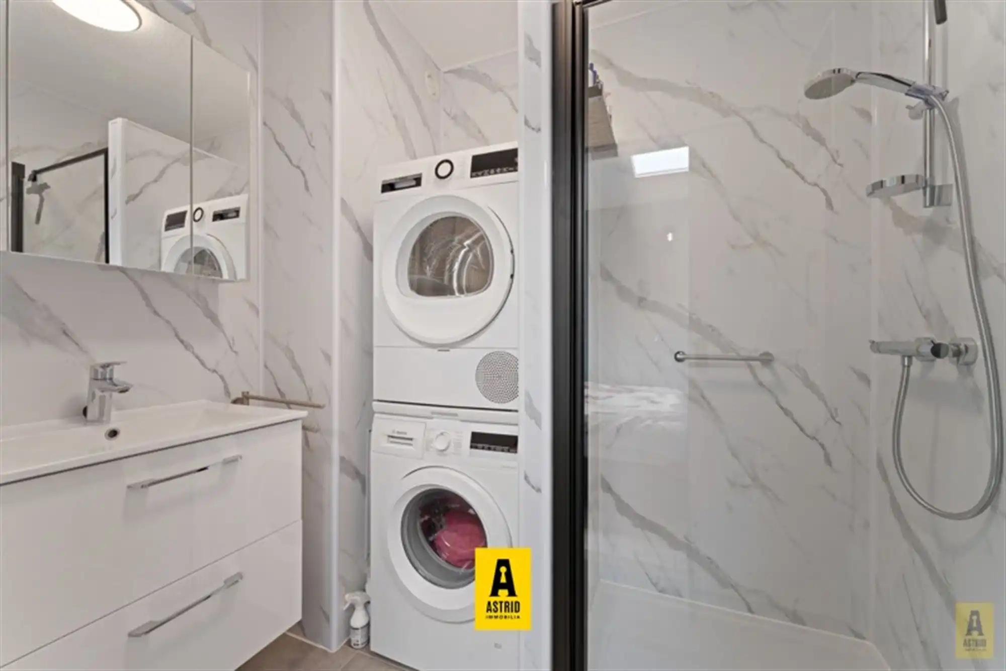 Perfect instapklaar appartement vlakbij zee! foto 16