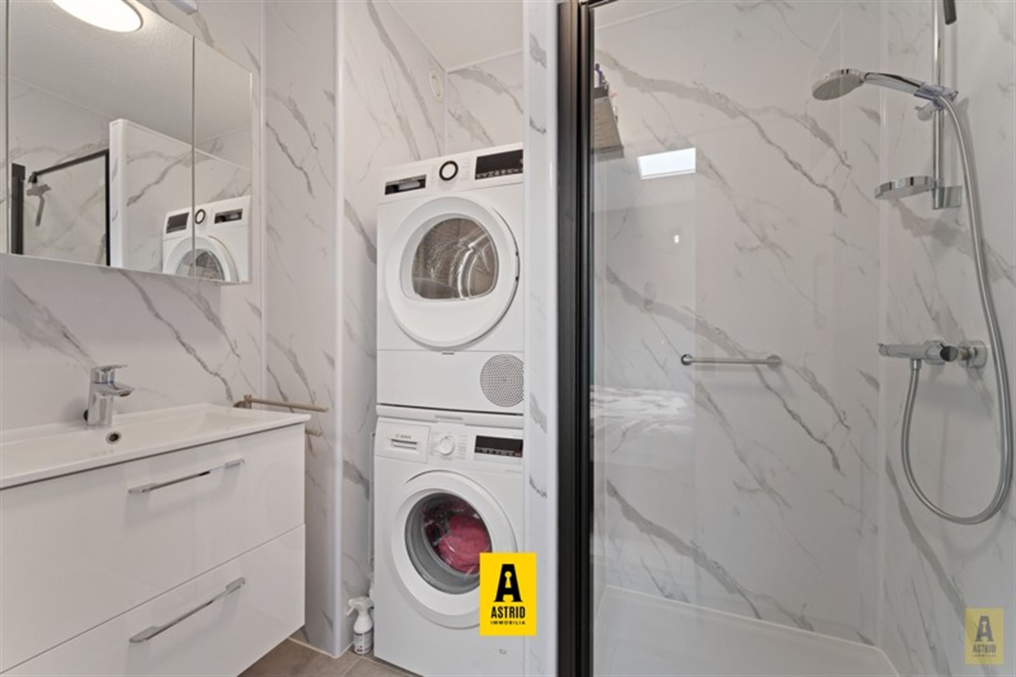 Perfect instapklaar appartement vlakbij zee! foto 16