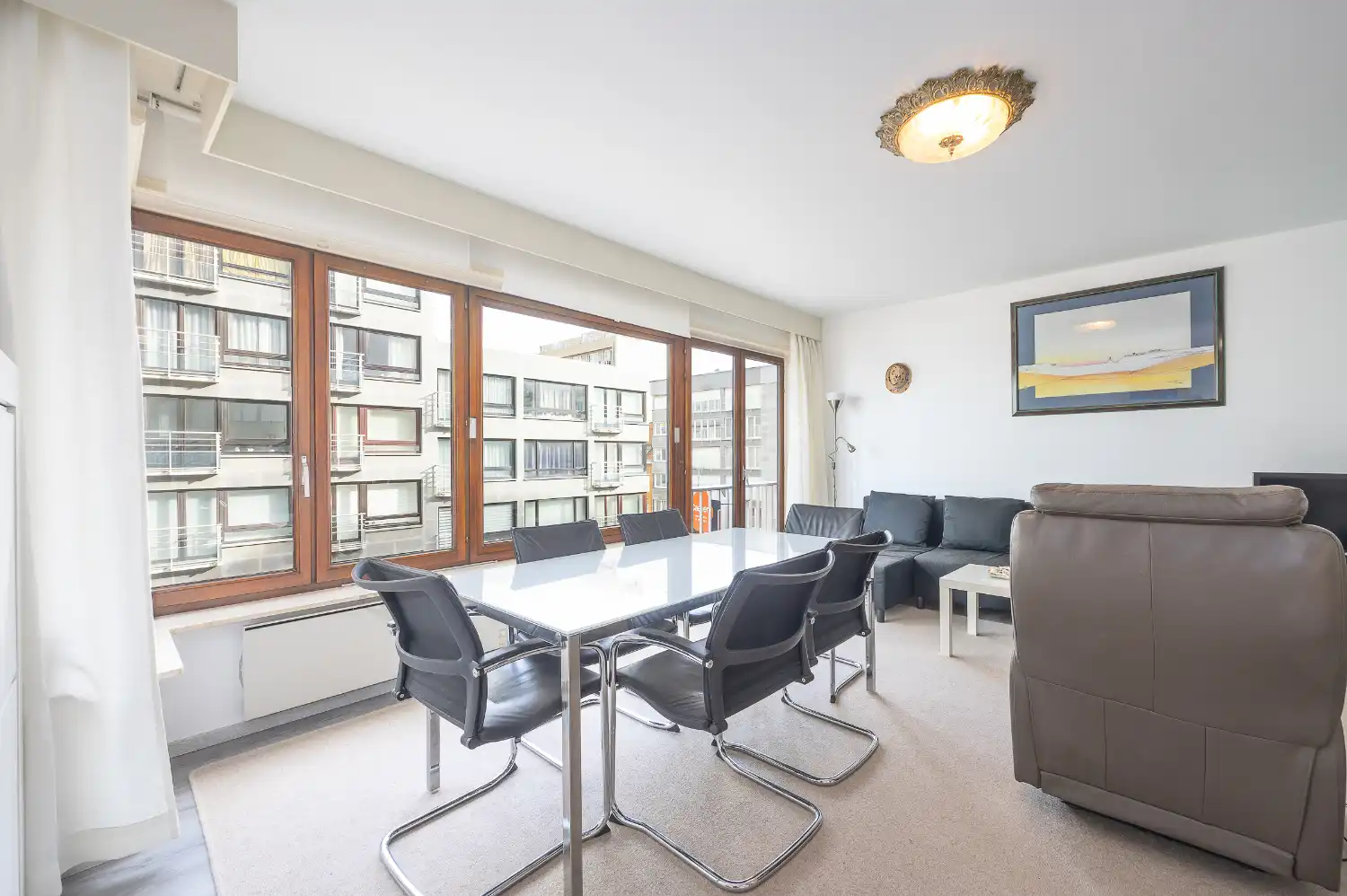 Instapklaar 2 slaapkamer-appartement met zijdelings zeezicht foto 10