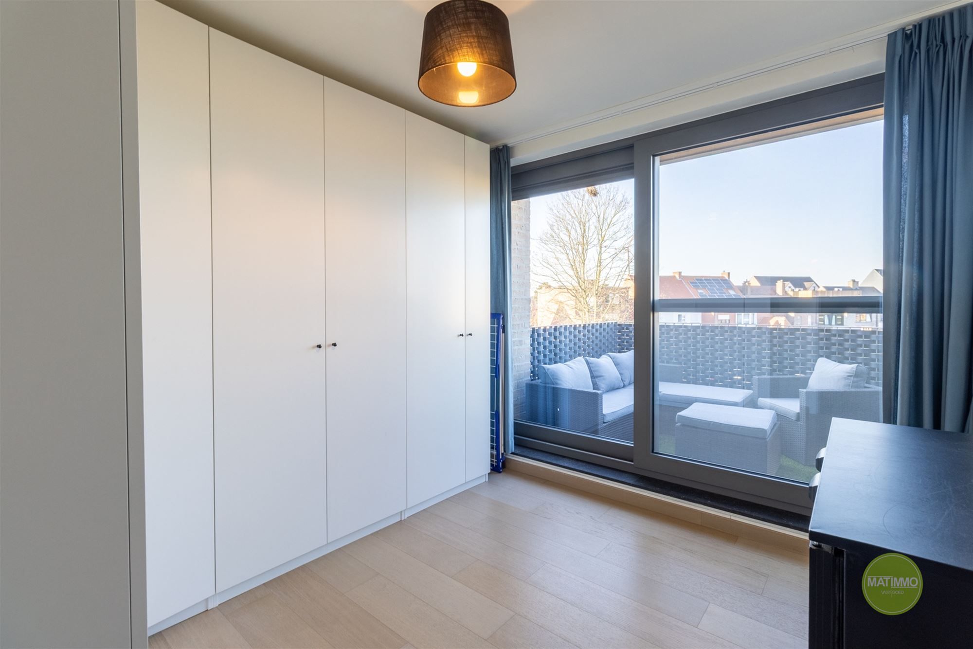 Instapklaar appartement met terras in Geel foto 9