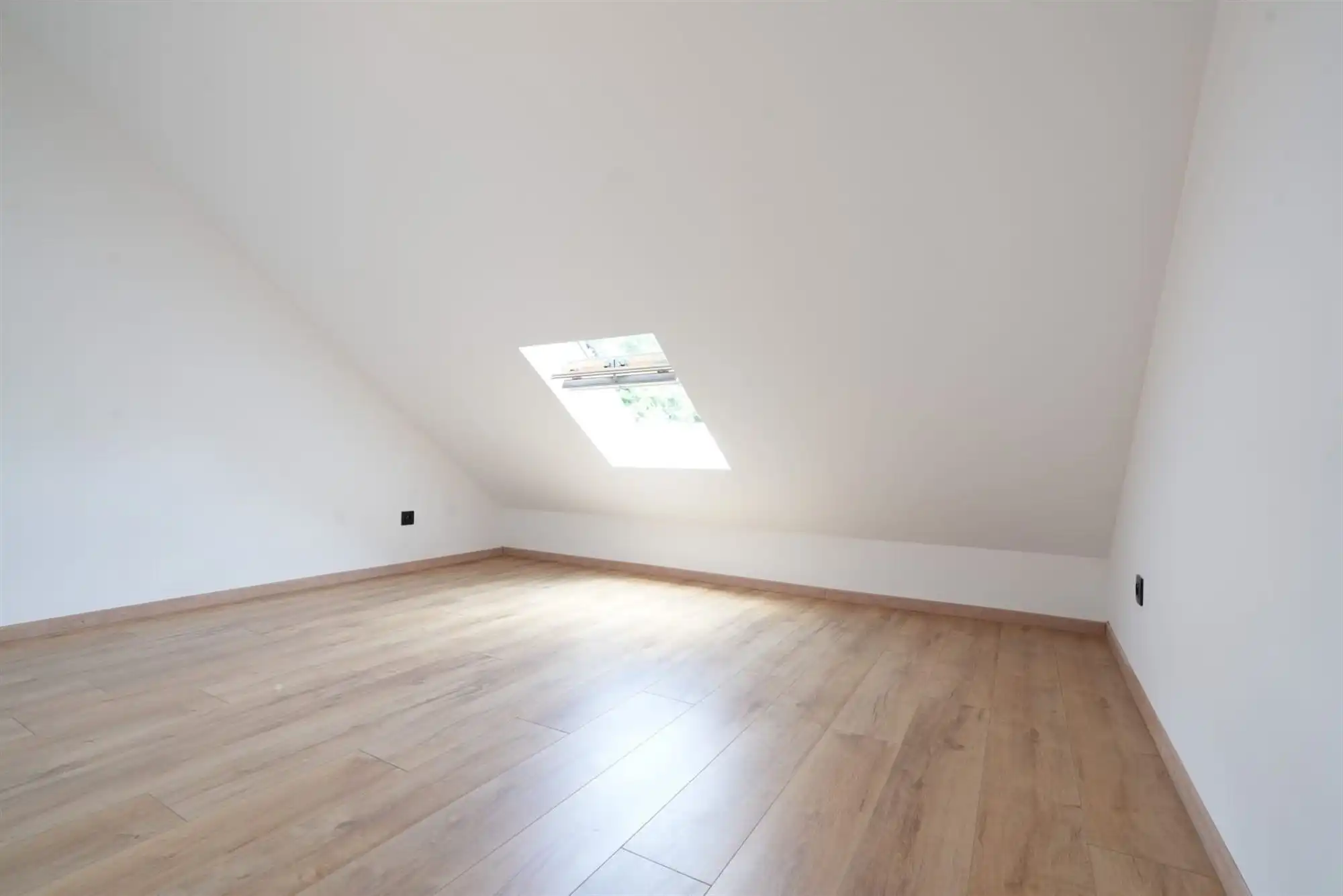 Gerenoveerde woning met drie slaapkamers en tuin foto 18