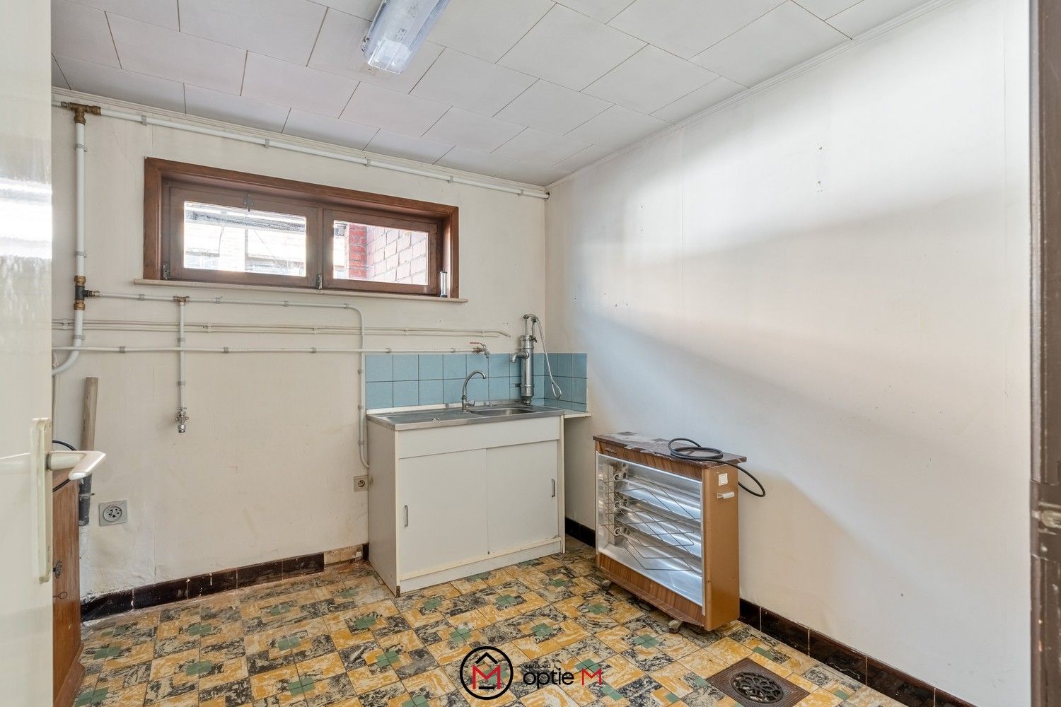 Te renoveren woning met ruim werkhuis foto 14