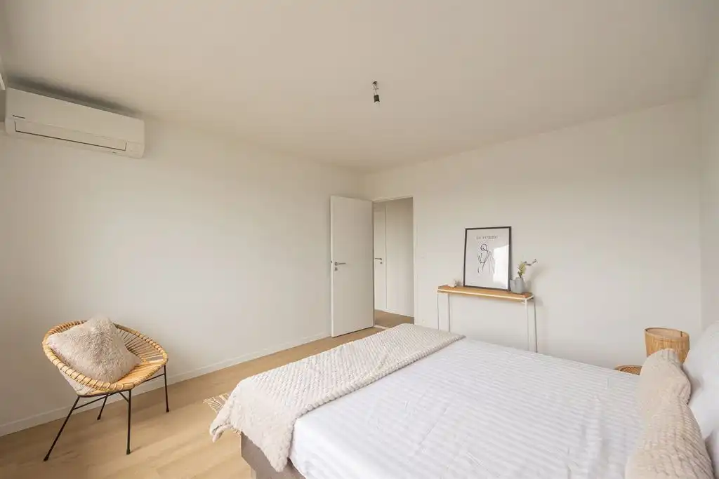 Ruim gerenoveerd appartement met groen zicht en parkeerplaats foto 15