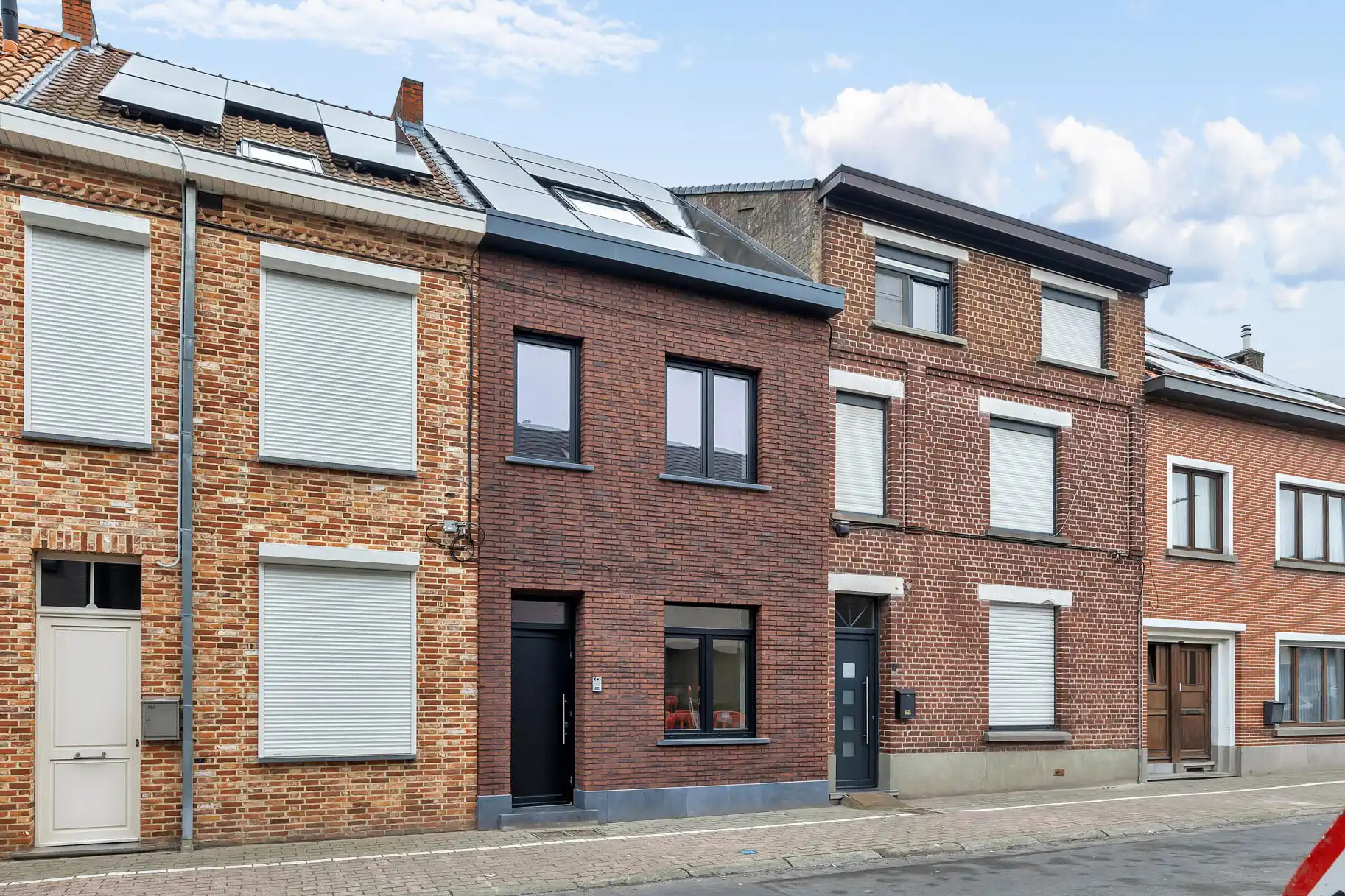Instapklare, volledig gerenoveerde woning in Onkerzele foto {{pictureIndex}}