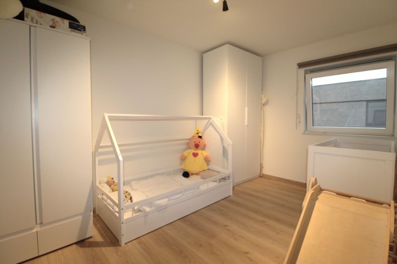 Moderne halfopen nieuwbouwwoning met twee slaapkamers foto 9