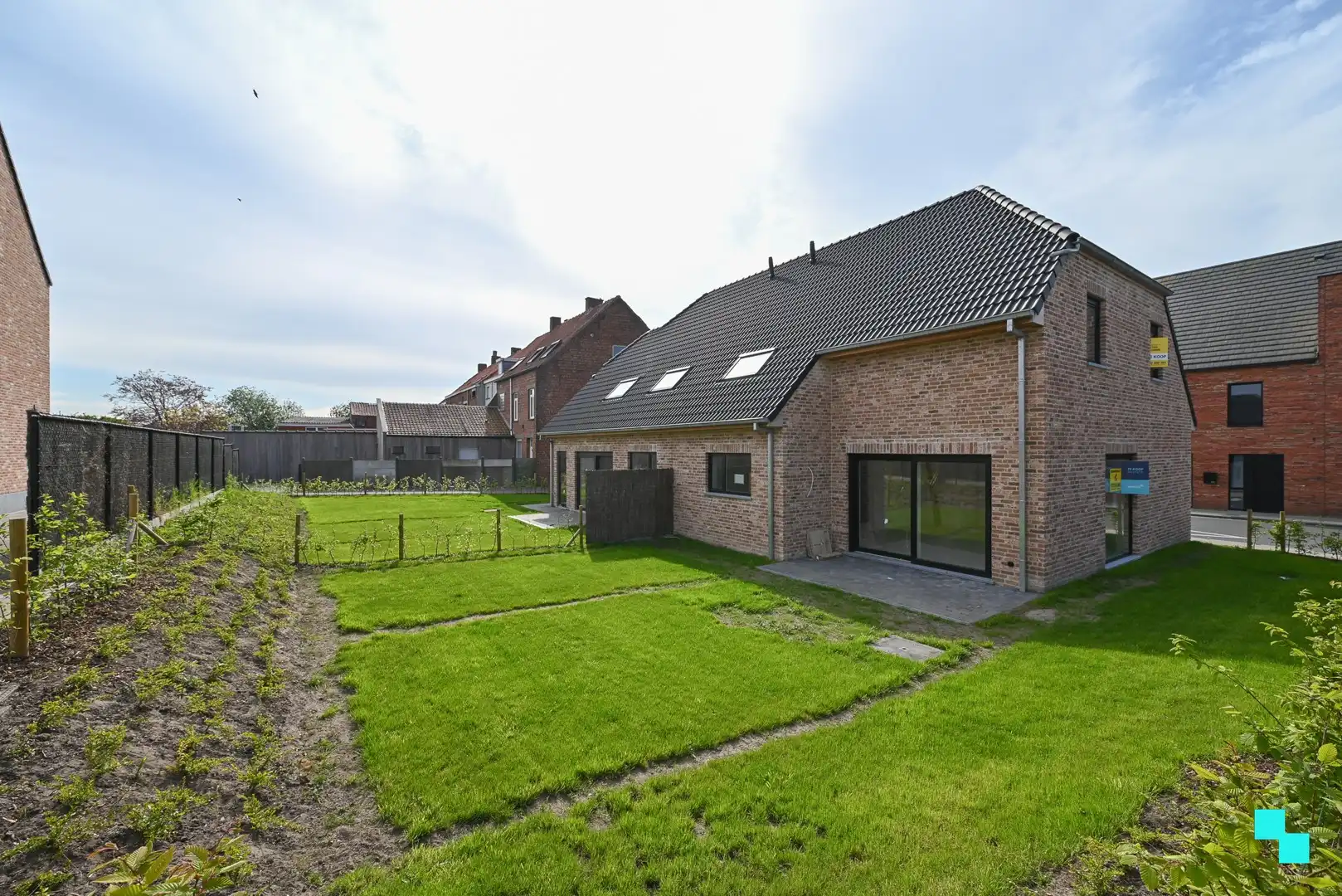 Sint-Eloois-Winkelstraat 47-49 foto {{pictureIndex}}