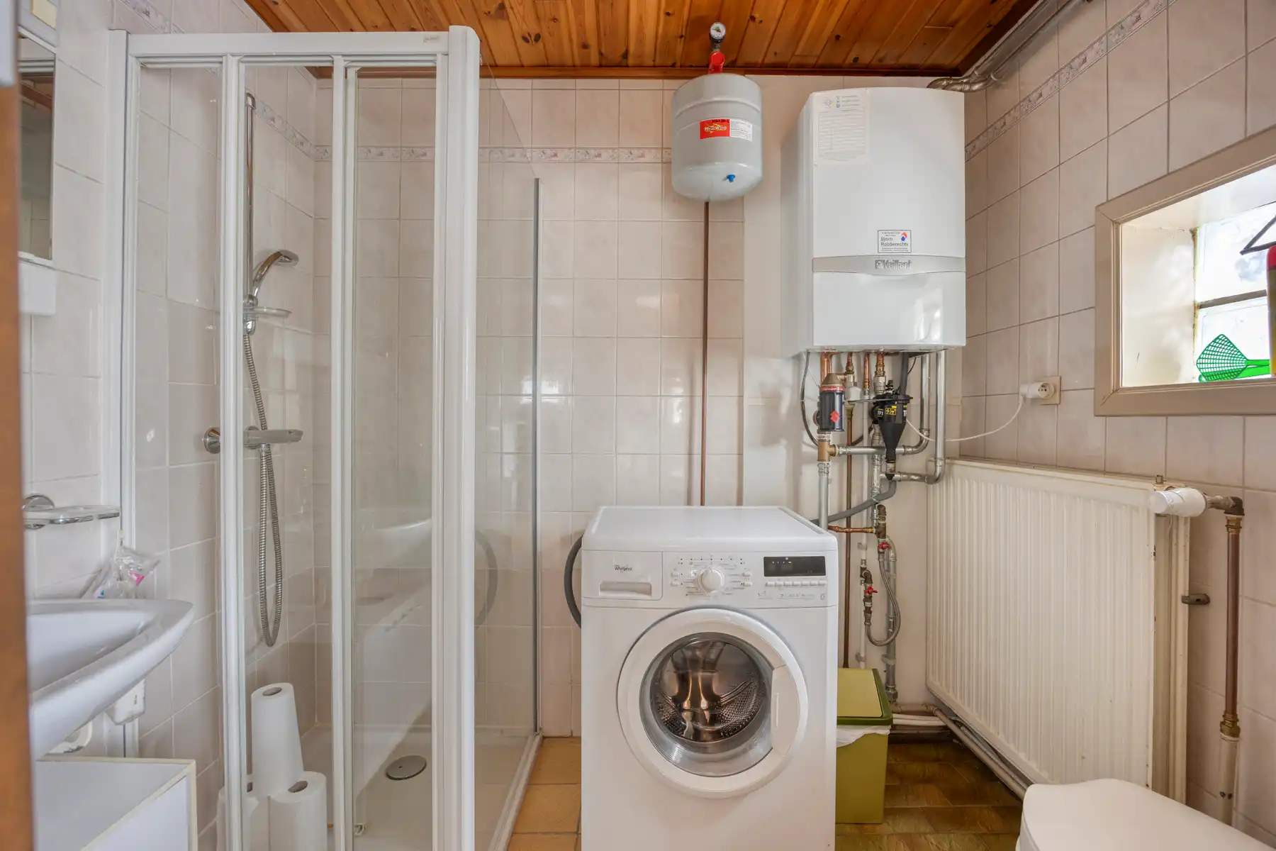 Te renoveren (starters-)woning met 2 slaapkamers. foto 9