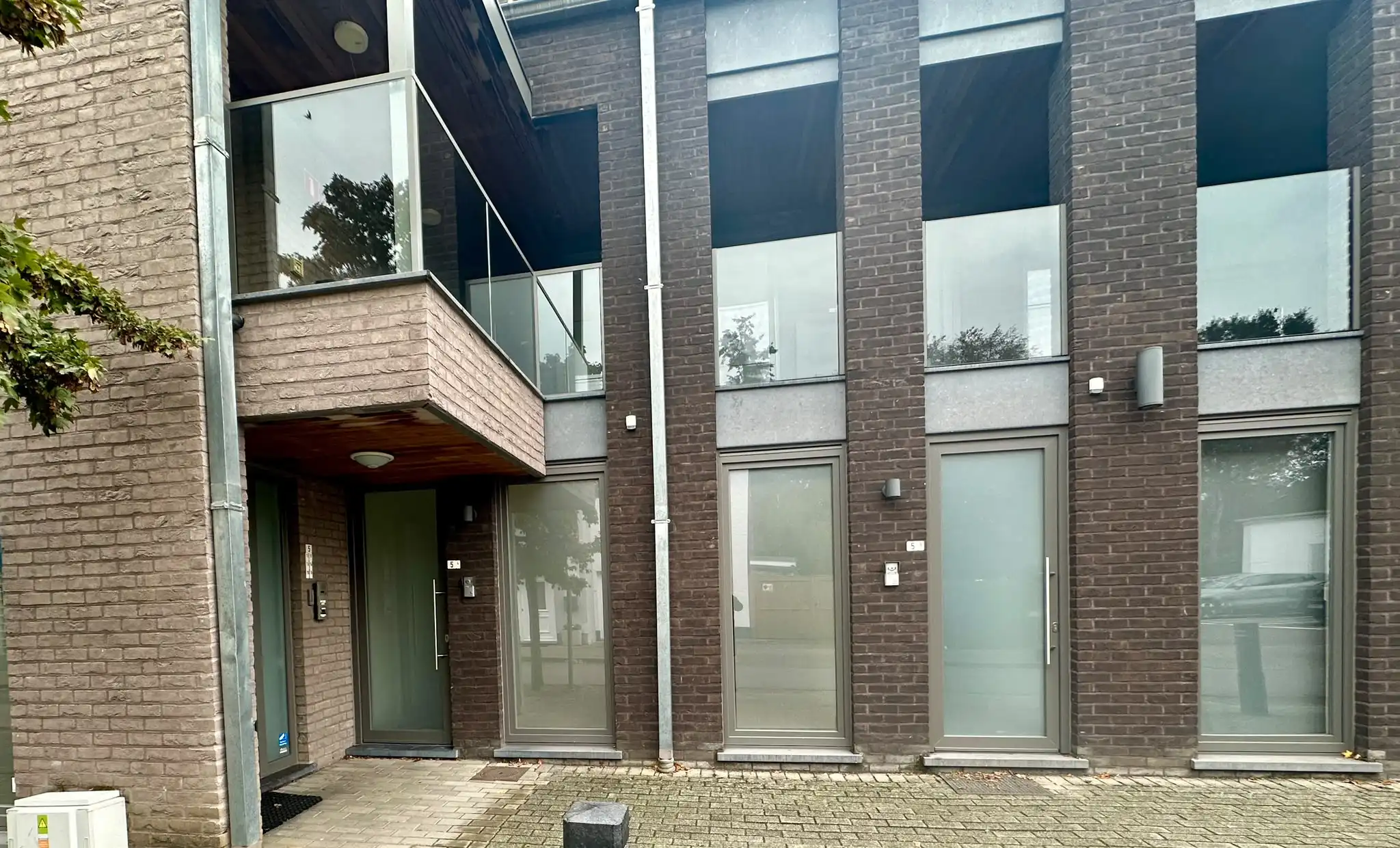 Gelijkvloers appartement met 2 slaapkamers, ruim terras en privé staanplaats foto 2