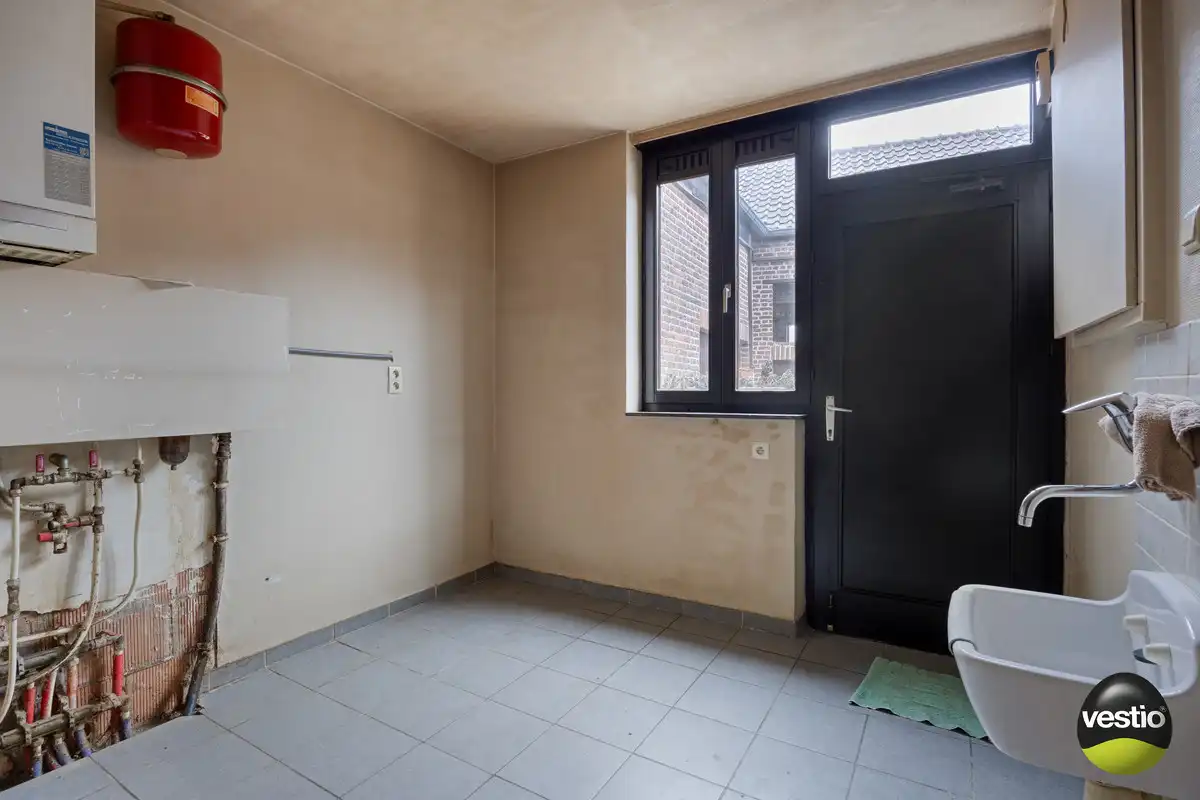 VIERKANTSHOEVE MET 4 BIJHORENDE VARKENSSTALLEN TE SINT-HUIBRECHTS-HERN op 65A79CA. foto 15