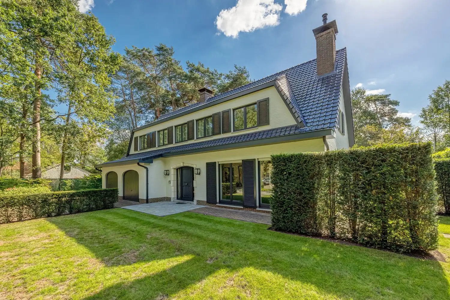 Modern gerenoveerde villa in doodlopende straat foto 30