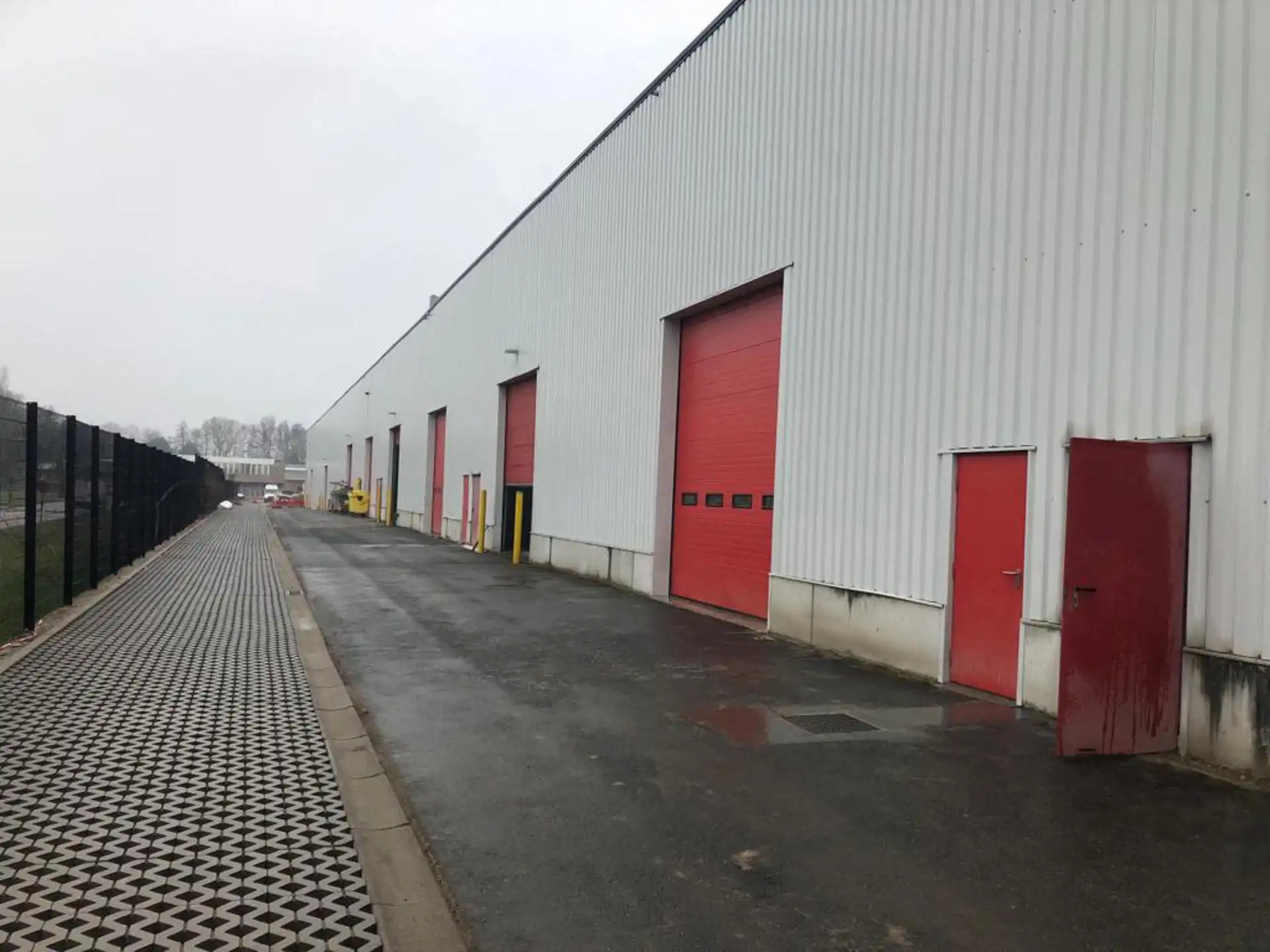 KMO-Unit 14 van 307m² te huur foto {{pictureIndex}}