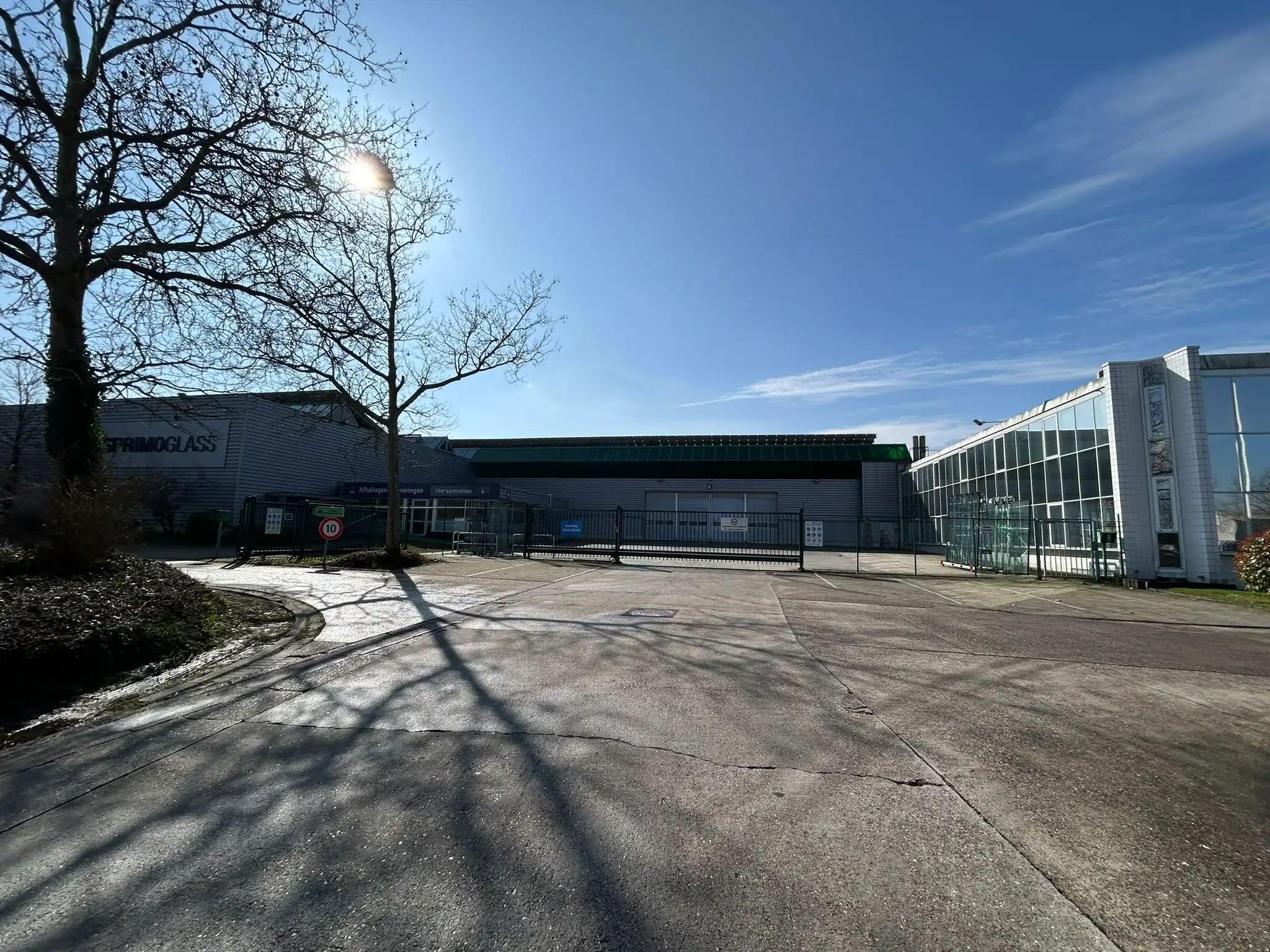 Uitstekend gelegen industrieel gebouw met kantoren op 272are foto 4