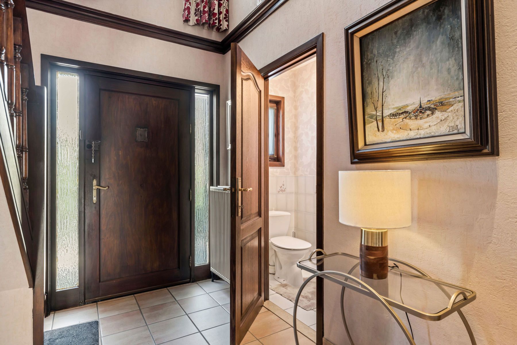 ONDER OPTIE Ruime villa in zeer goede staat met grote garage foto 6