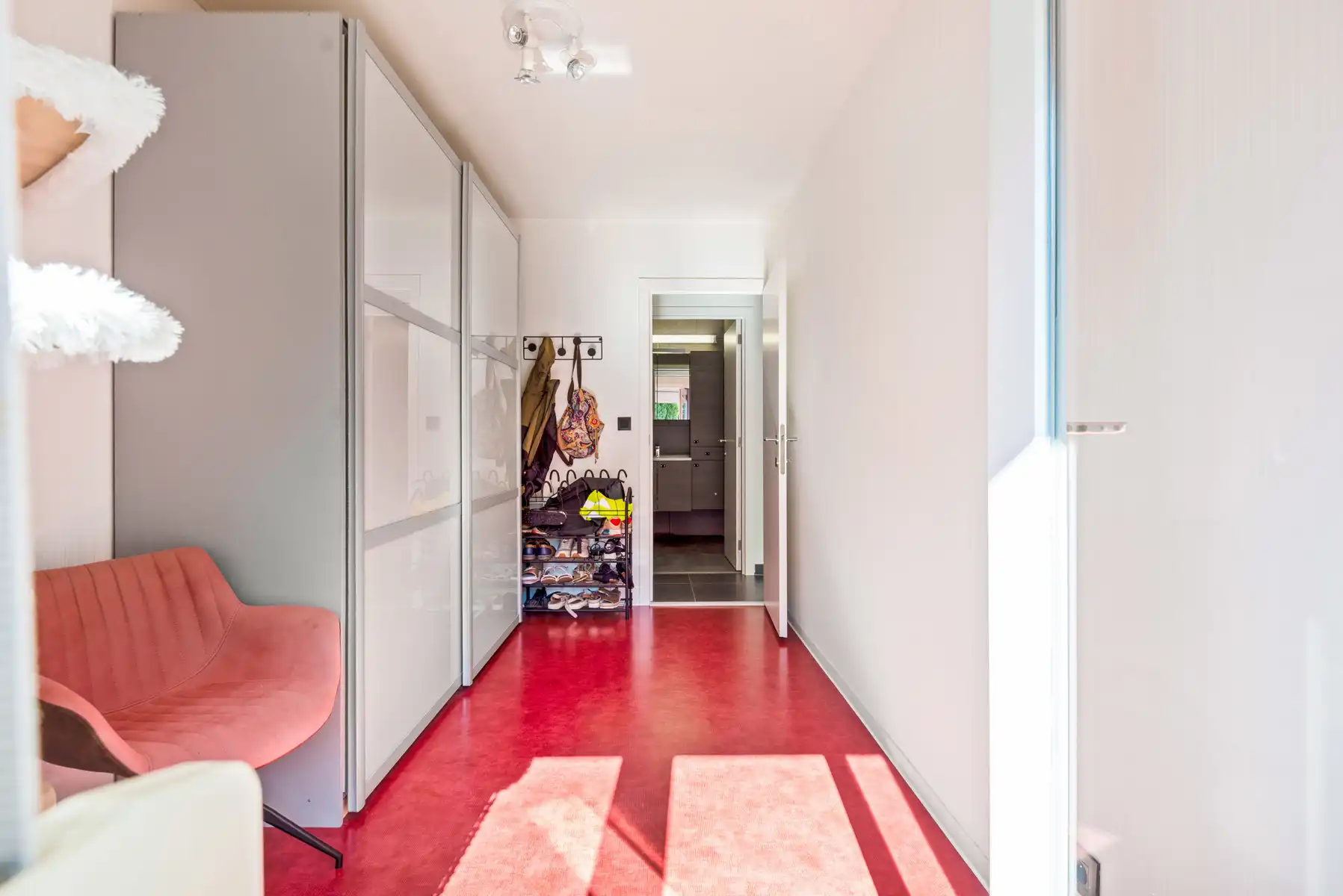 Instapklaar 2-slaapkamerappartement in rustige woonwijk nabij A12 foto 12