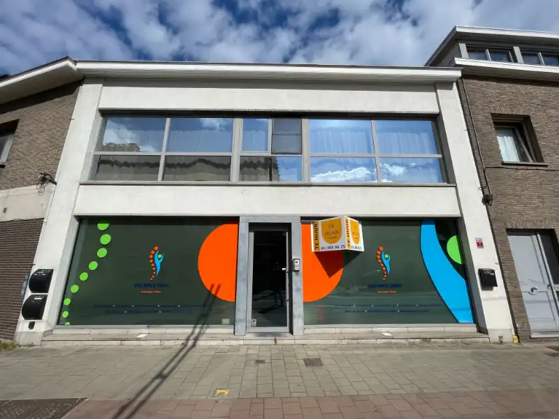 Smaakvol gerenoveerde kantoor- of praktijkruimte nabij centrum Zwijnaarde foto 11