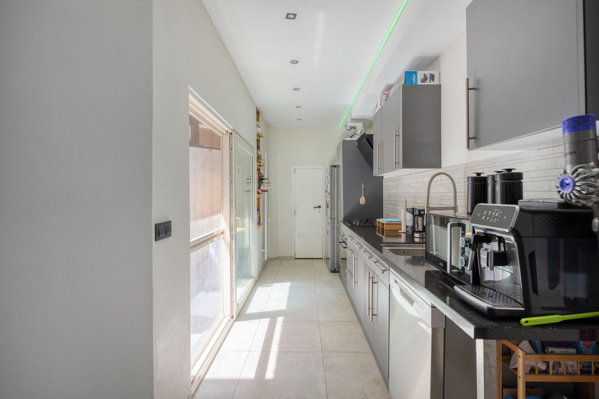 GERENOVEERDE RIJWONING OP 500M VAN CENTRUM foto 9