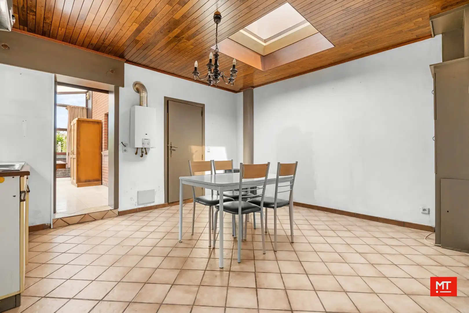 Te renoveren halfopen woning met 3 slaapkamers, Westgerichte tuin en garage op een rustige locatie in Beselare foto 5