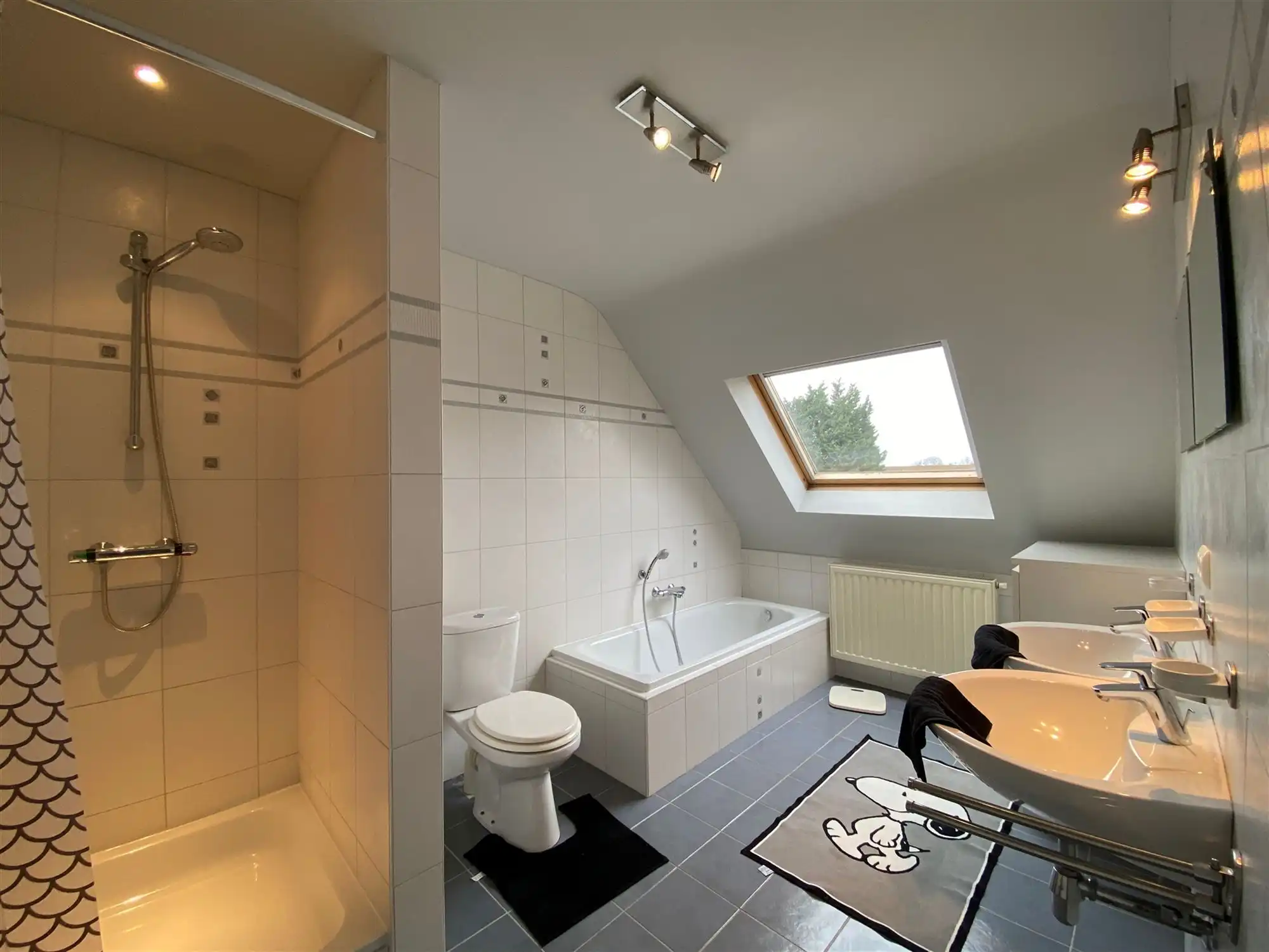 Halfopen bebouwing met grote tuin en veel parkeercomfort  foto 20