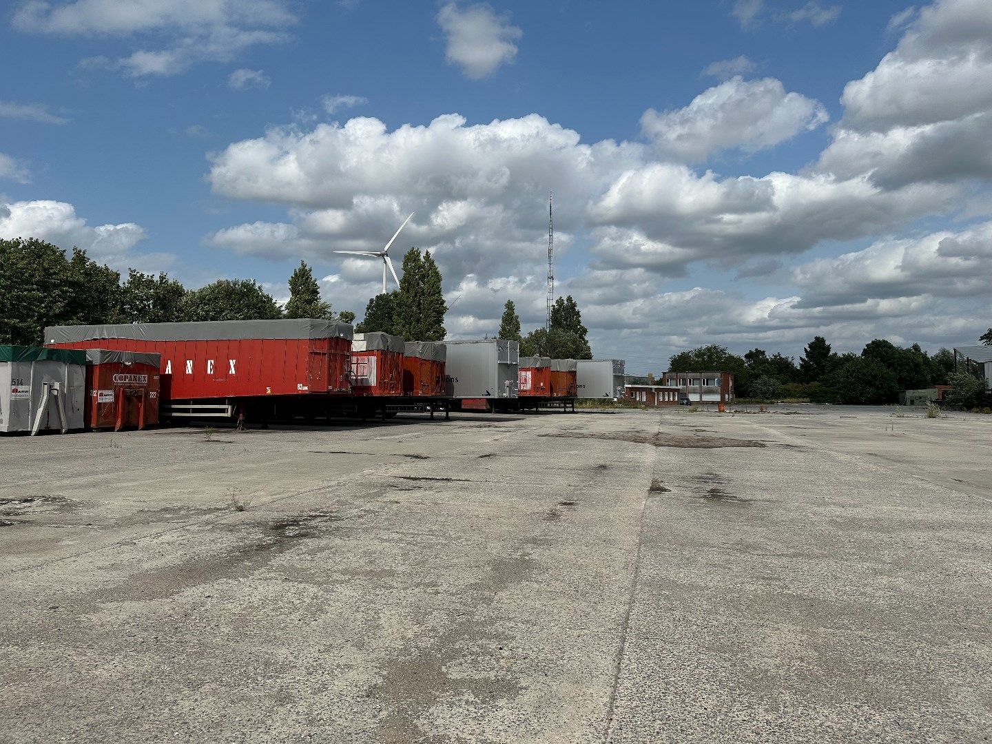 Industriële hangar met een open ruimte in Waregem. foto 4