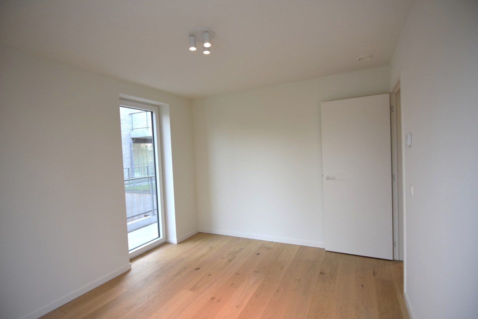Gloednieuw 2-slpk appartement in moderne woonresidentie met vijverzicht foto 23