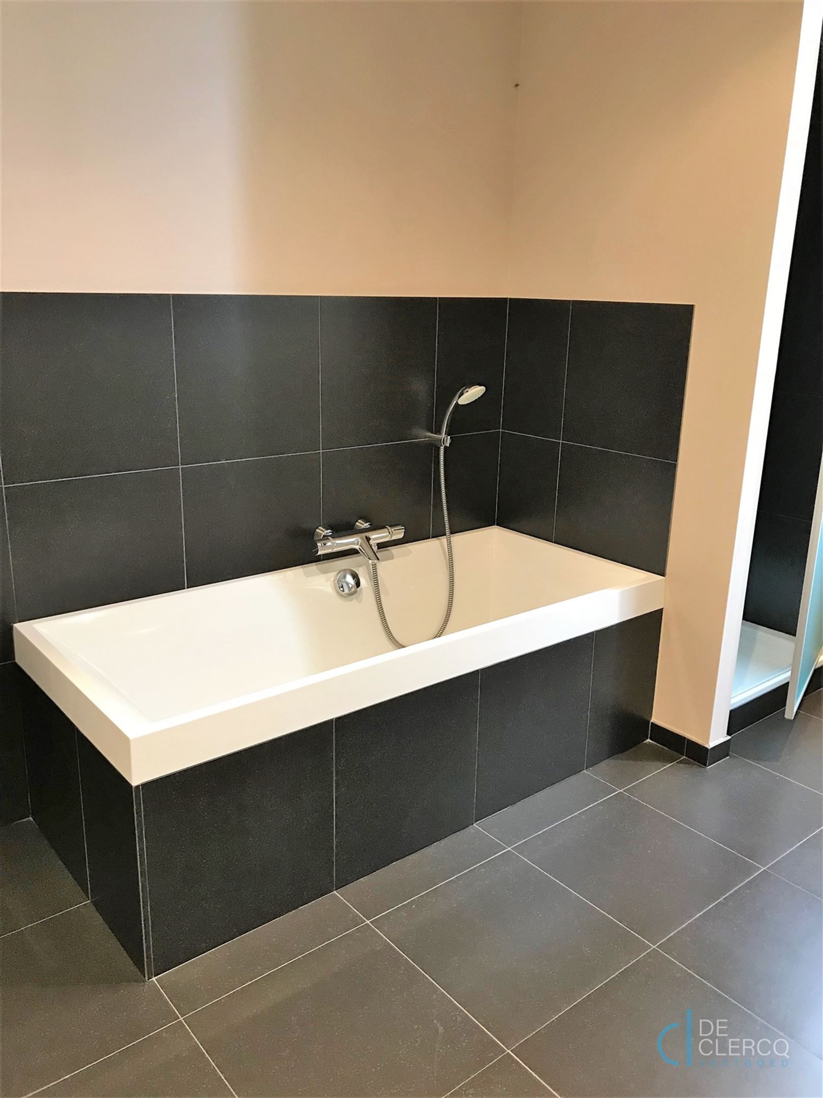 Mooi recent, luxueus en ruim appartement nabij Lochristi Dorp! foto 14