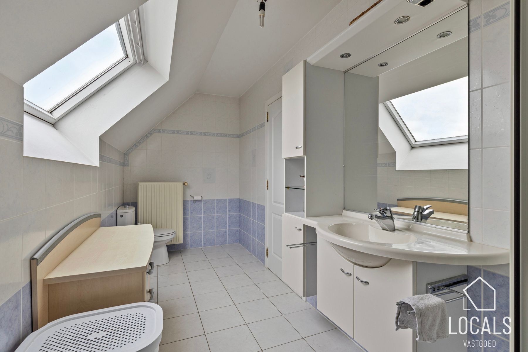 Prachtige eigendom met paardenstallen, zwembad en wellness  foto 11