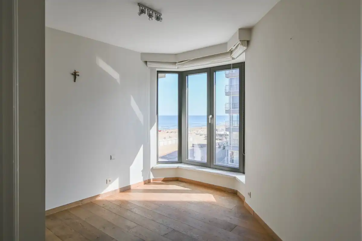 Ruim 1 slaapkamer appartement met zijdelings zeezicht en aankoopmogelijkheid tot een dubbele garage! foto 19