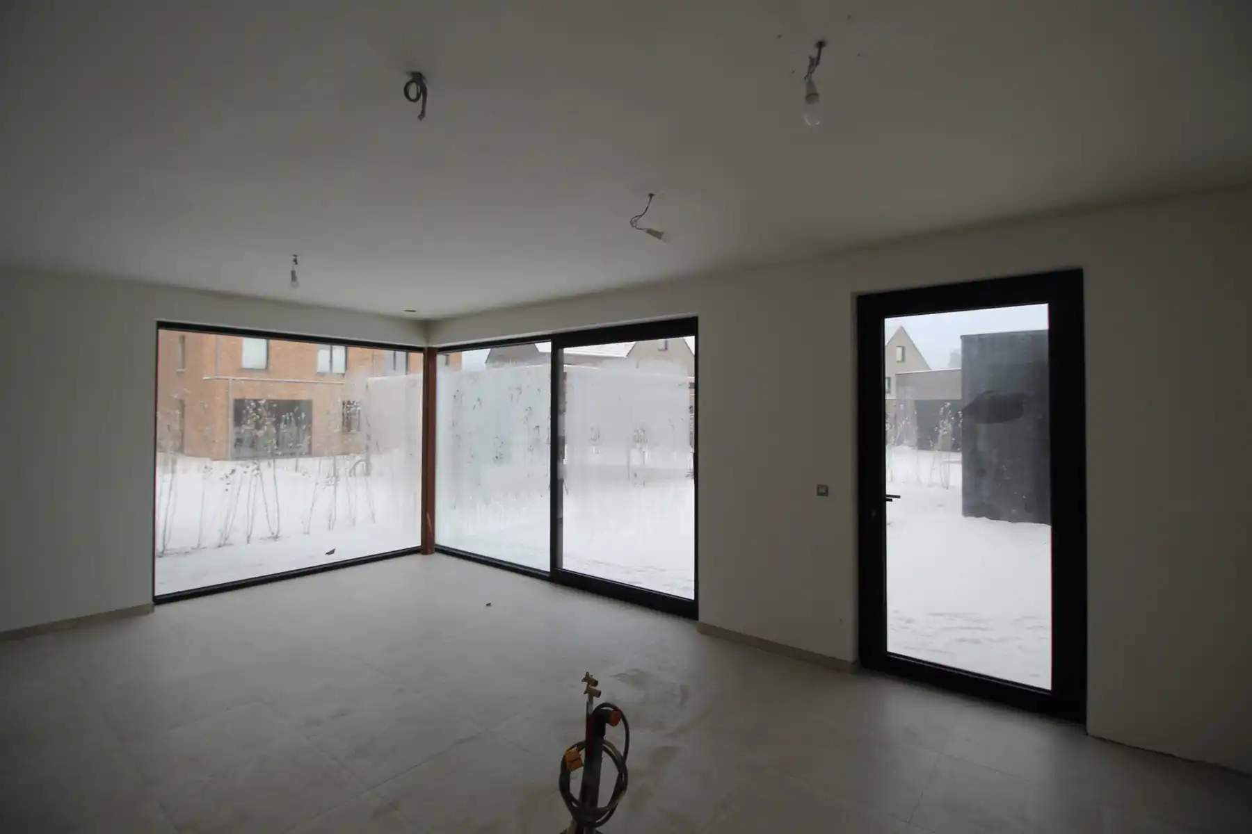 Energiezuinige nieuwbouwwoning met 4 slaapkamers, terras met tuin, tuinberging, carport en autostaanplaats. foto 6