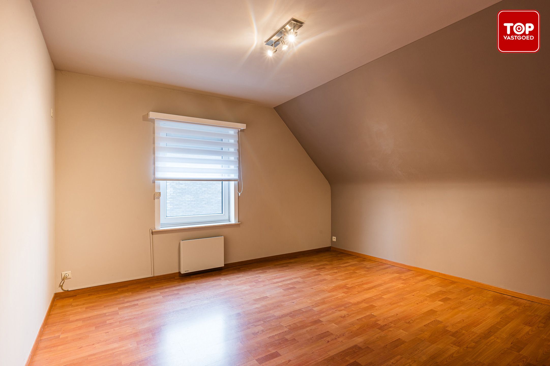 Instapklaar 2 slaapkamer appartement met garage in kleinschalig gebouw foto 10