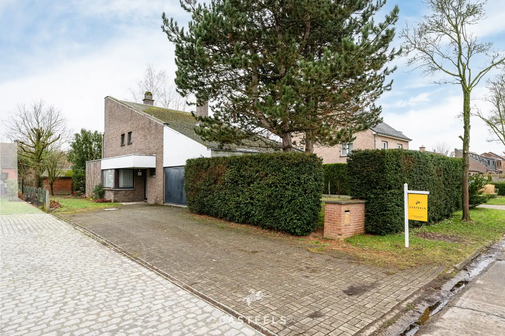 Hoofdfoto van de publicatie: Te renoveren vrijstaande woning met veel mogelijkheden te Melle