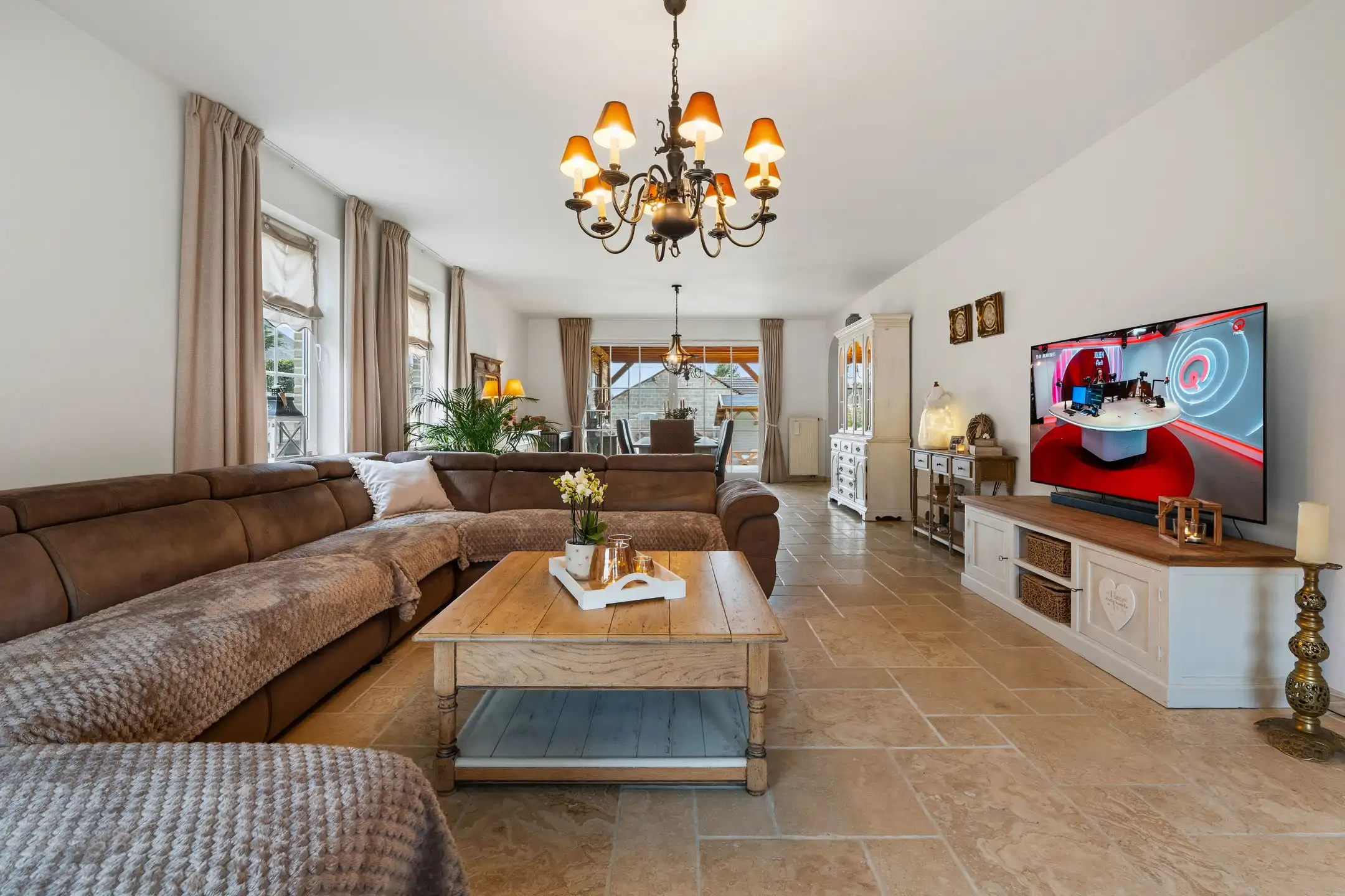 Prachtige instapklare woning in landelijke stijl foto {{pictureIndex}}