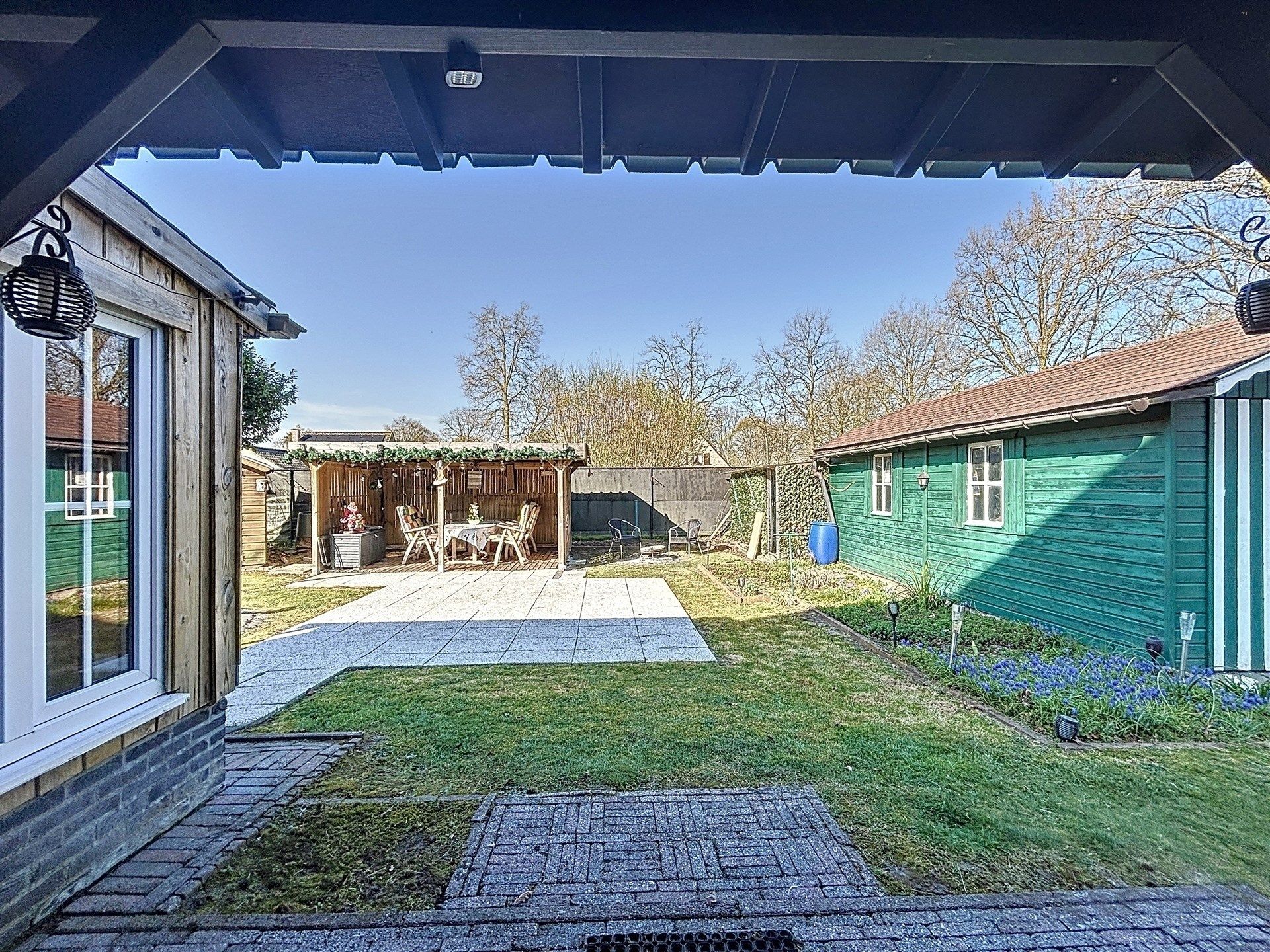 open bebouwing met 2 slaapkamers en garage op perceel van 677m²  foto 11
