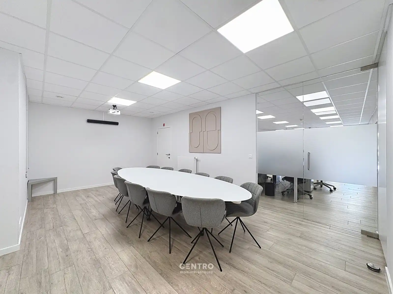 Prachtig afgewerkte kantoorruimte op interessante ligging! foto 8