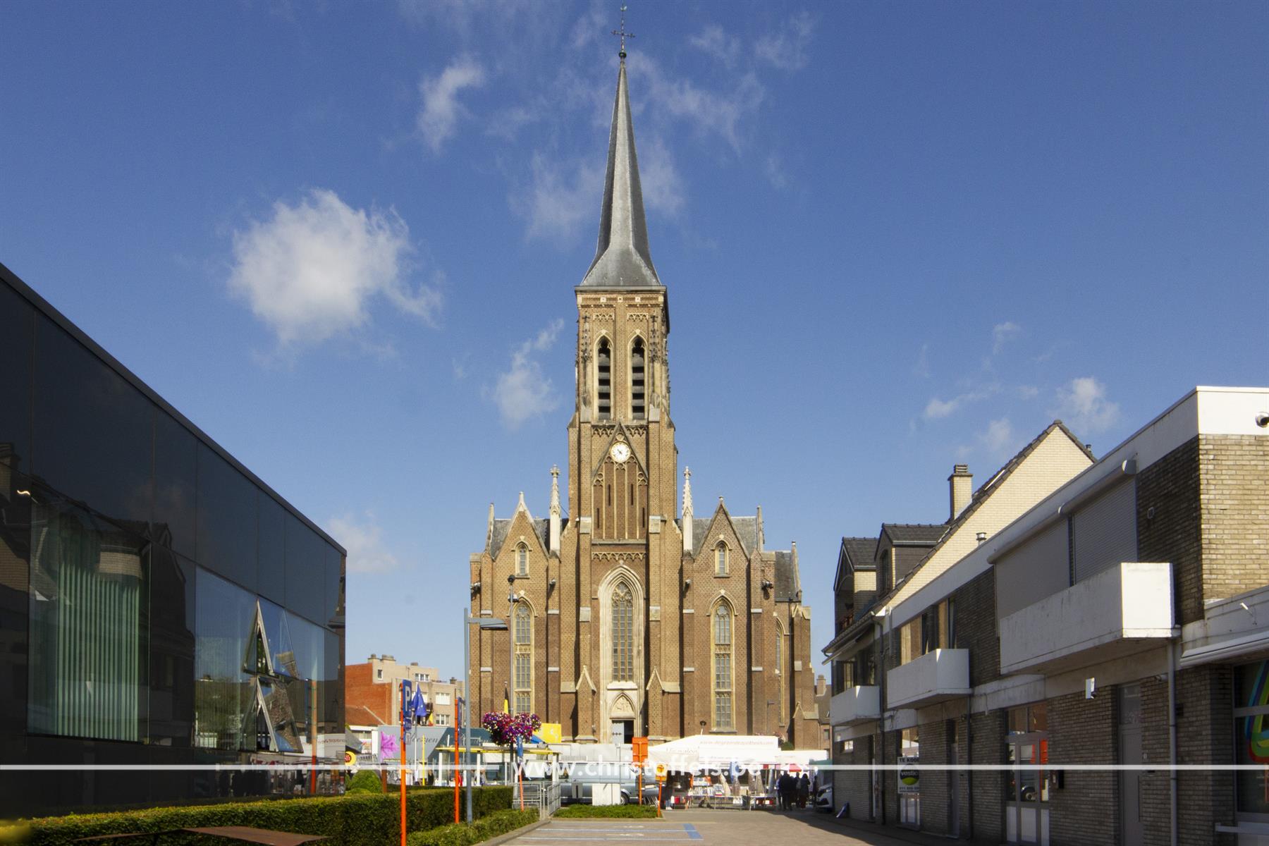 TE HUUR: Handelspand in centrum Lanaken aan het Gemeenteplein! foto 5