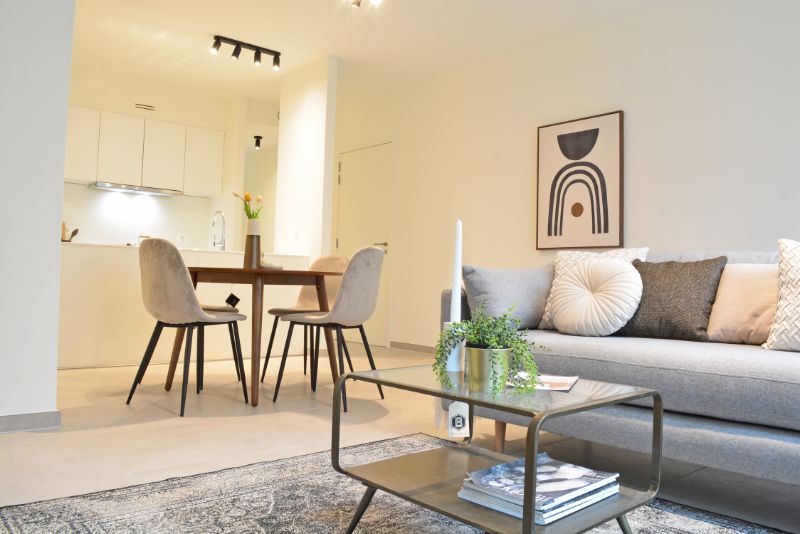 Te koop instapklaar 2 slpk  appartement met terras in centrum Roeselare. foto 3