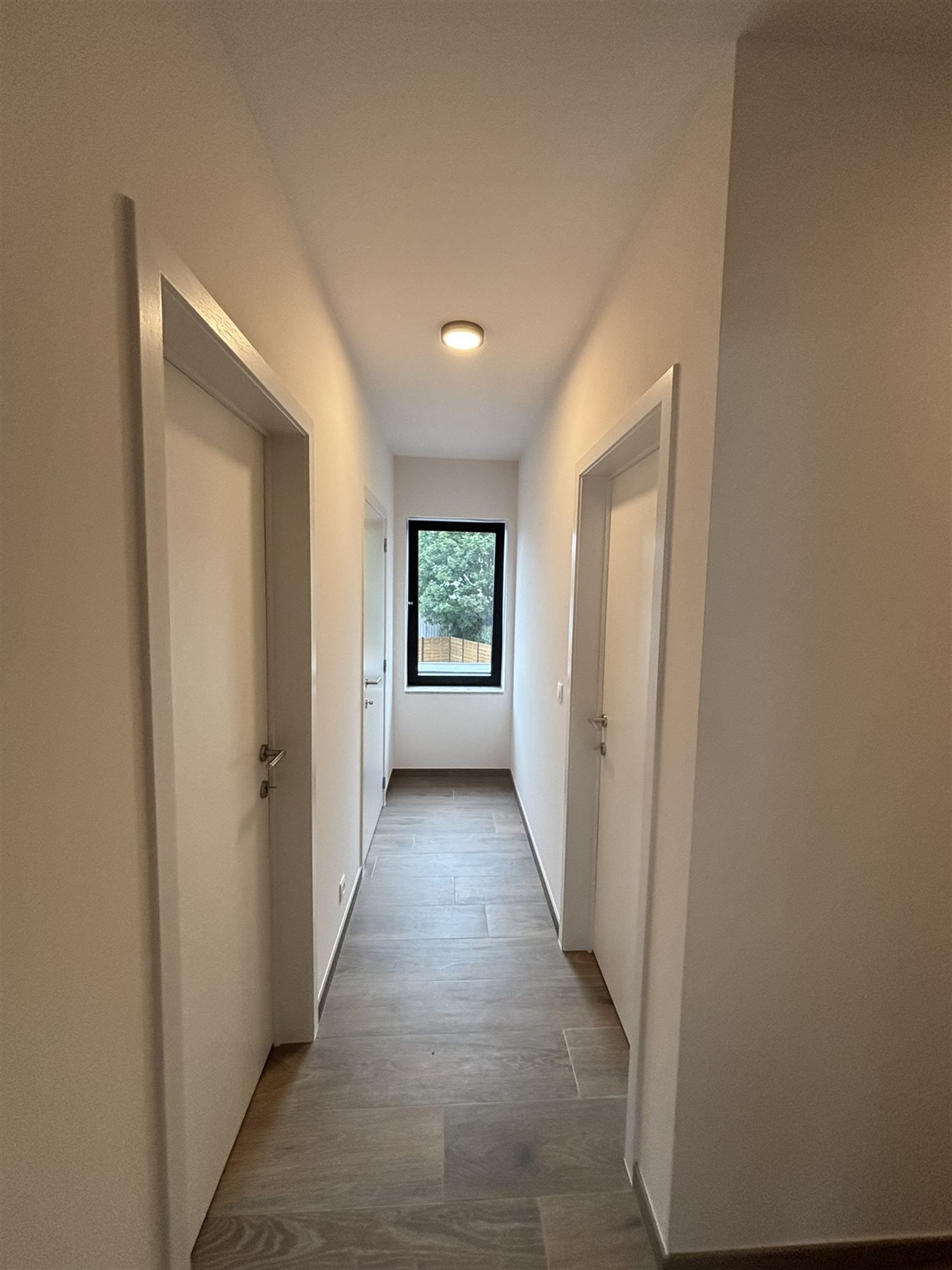 Stadswoning met 3 slaapkamers en carport foto 17