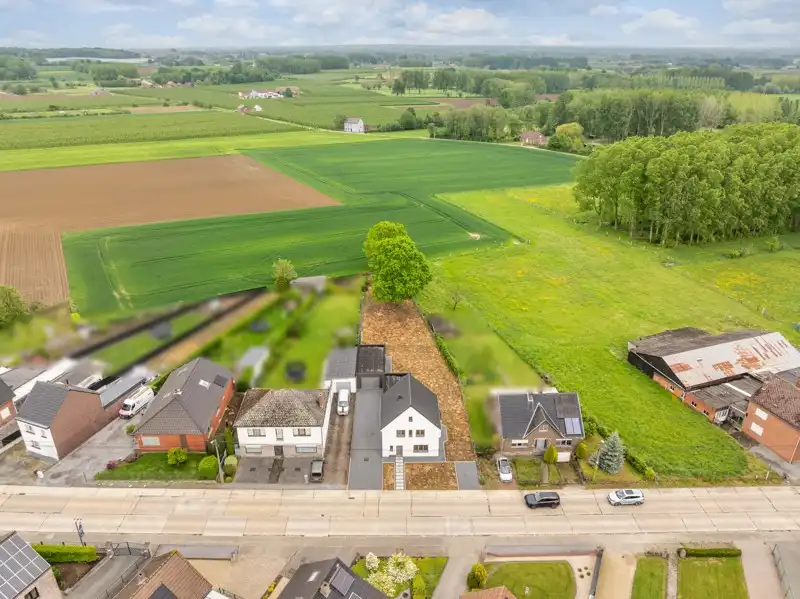 Totaal gerenoveerde woning op een perceel van 11are foto 35
