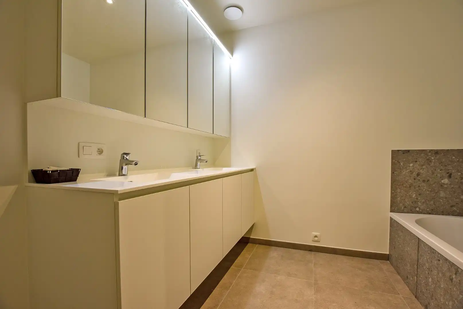 Ruim 2-slaapkamerappartement (129m²) te Leke (Diksmuide).  foto 15