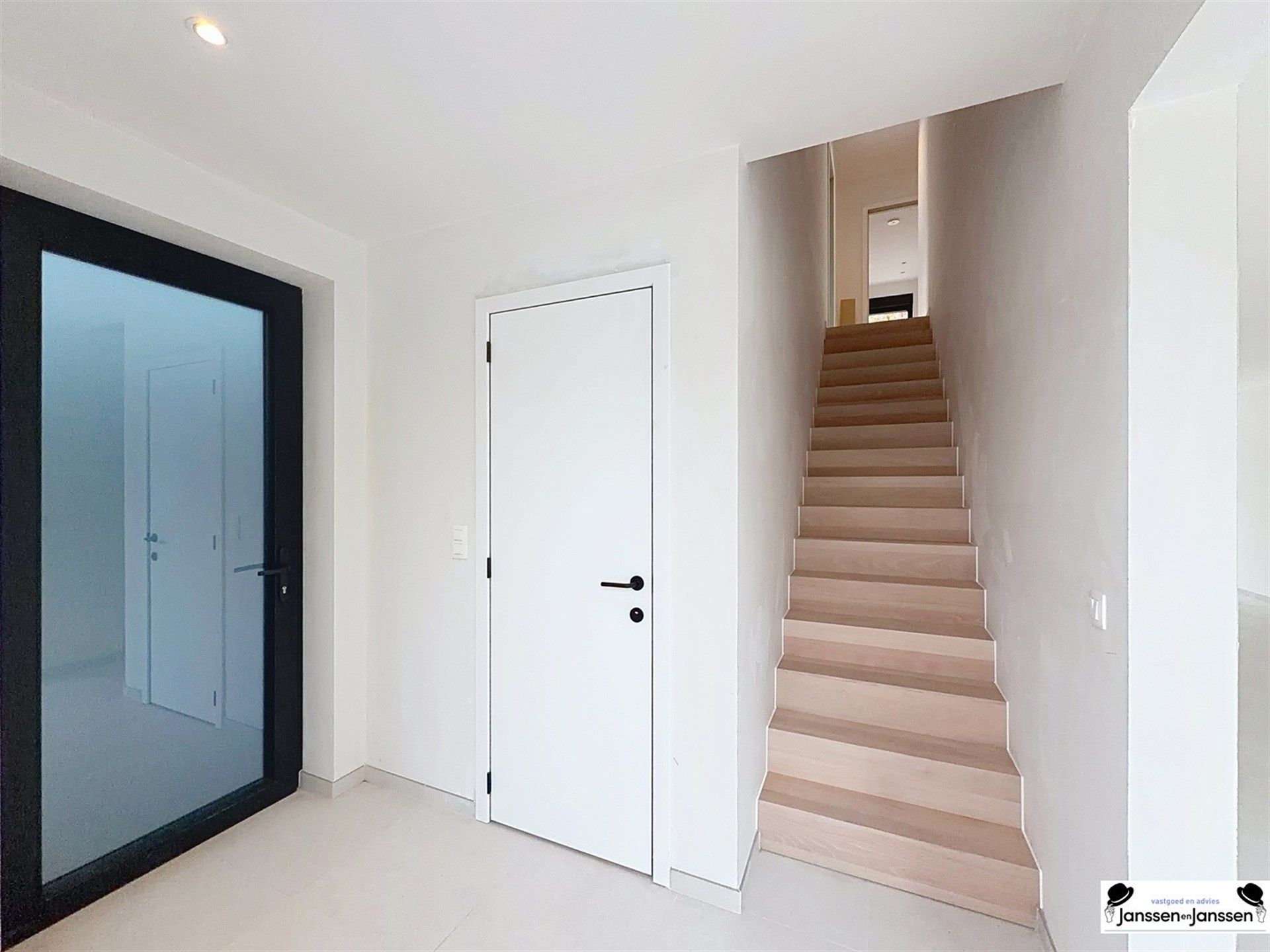 Instapklare, energiezuinige halfopen woning met moderne luxe op toplocatie in Geel foto 3