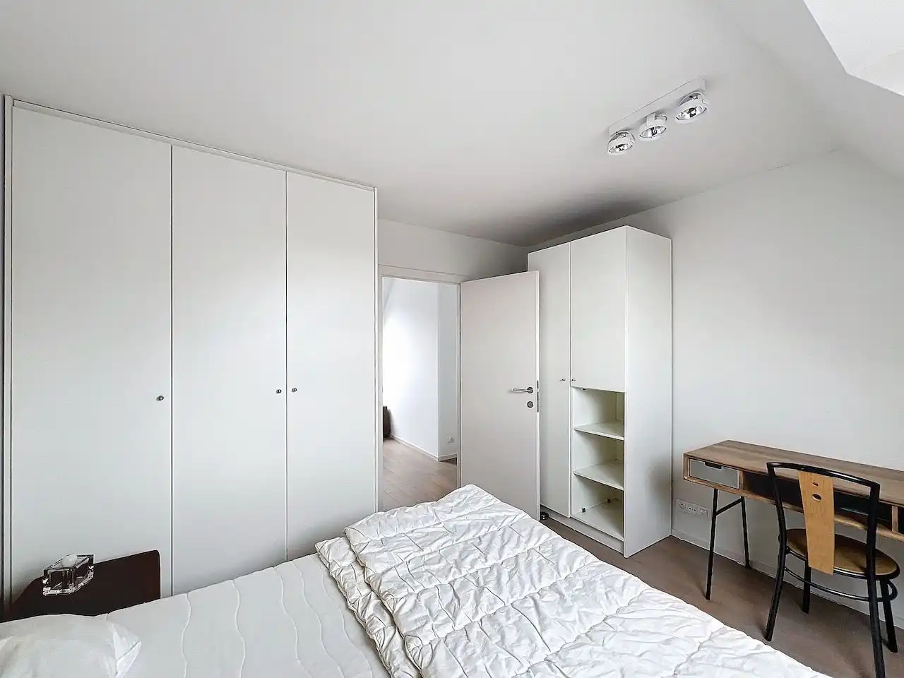 Ruim duplex dakappartement met garage, centraal gelegen. foto 16