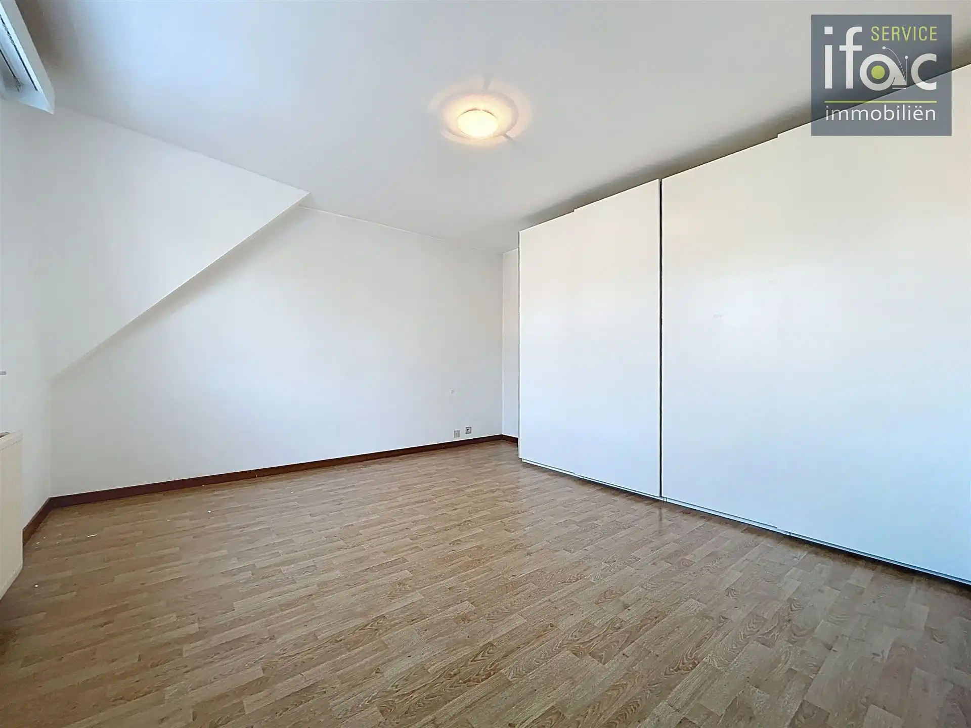 Villa met 5 slaapkamers, 2 badkamers op uitstekende locatie foto 21