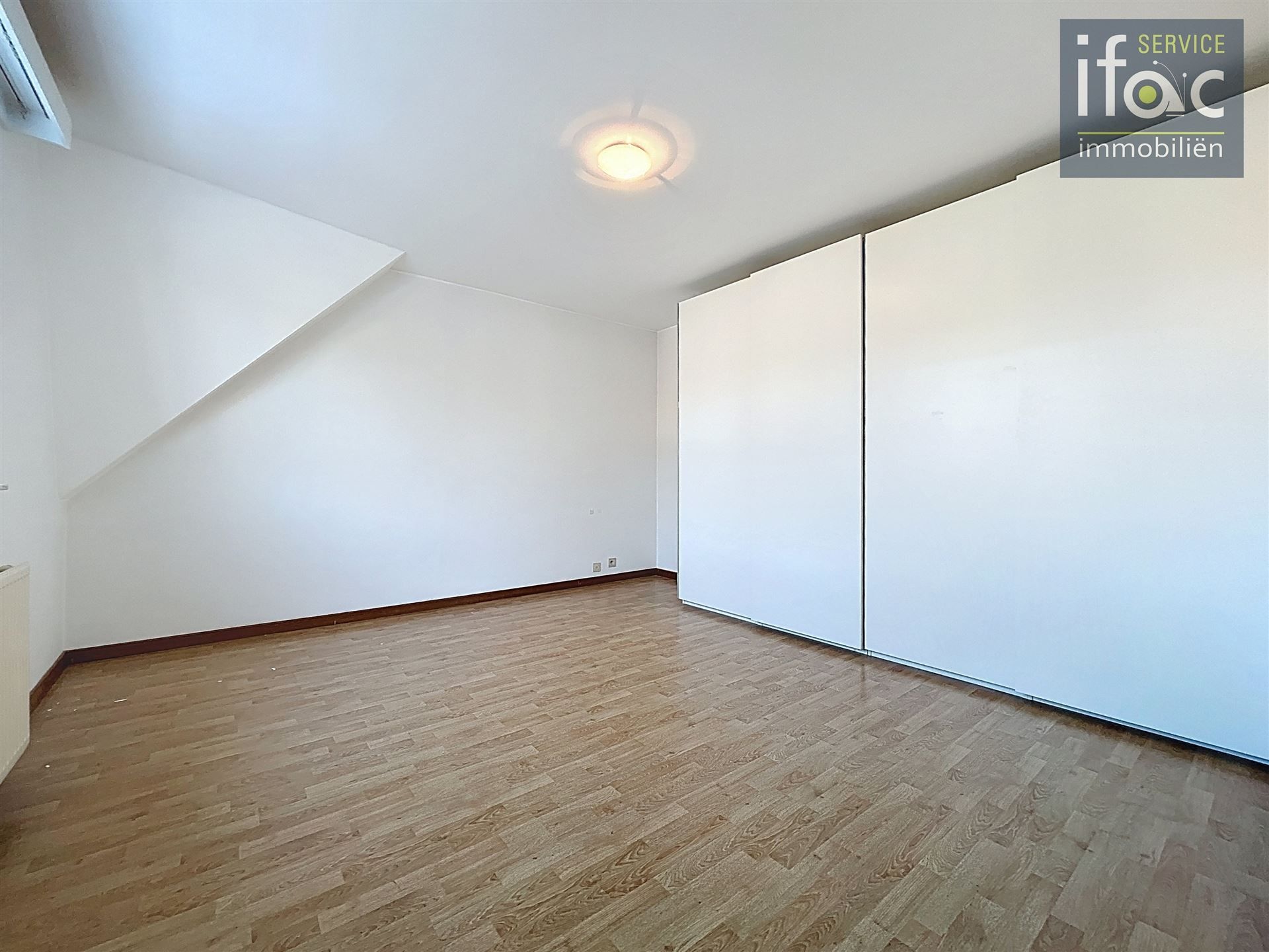 Villa met 5 slaapkamers, 2 badkamers op uitstekende locatie foto 21