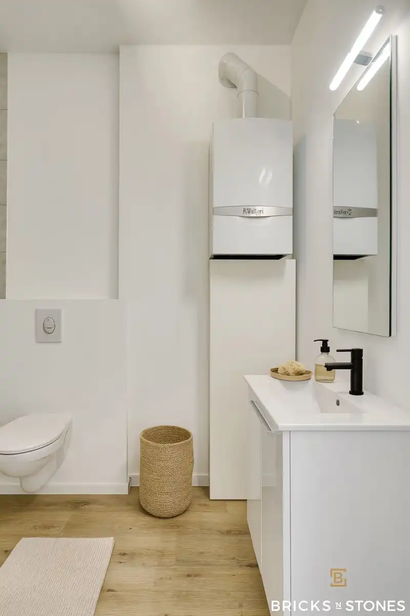 Totaal gerenoveerd, instapklaar appartement foto 11